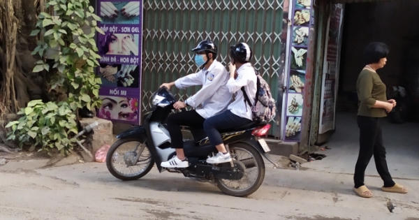 Báo động tình trạng học sinh điều khiển mô tô xe máy, xe đạp điện không tuân thủ Luật Giao thông Báo động tình trạng học sinh điều khiển mô tô xe máy, xe đạp điện không tuân thủ Luật Giao thông