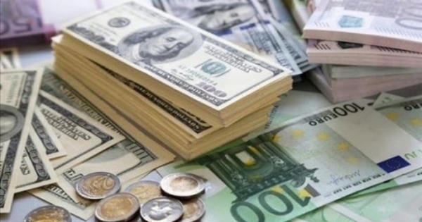 Tỷ giá ngoại tệ hôm nay 1/8: Giá USD trong nước lao dốc