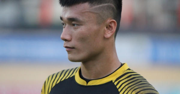 Thủ môn Tiến Dũng: “Chúng tôi muốn có niềm vui trọn vẹn ở trận chung kết”