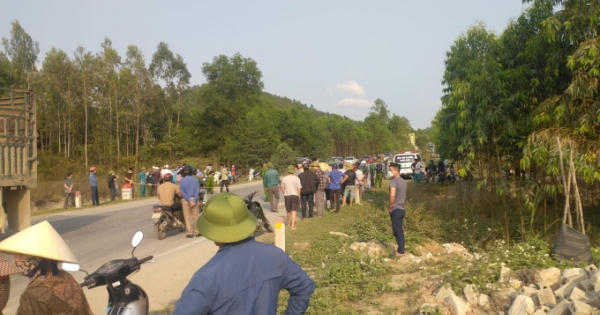 Hai bố con tử vong thương tâm sau cú va chạm kinh hoàng với xe tải