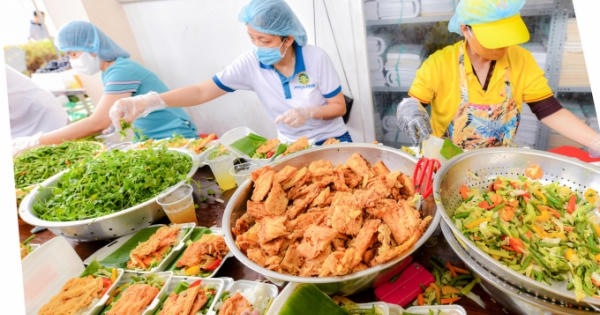 Bữa cơm yêu thương, chia sẻ để gần nhau hơn