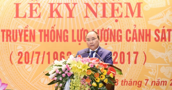 Thủ tướng Nguyễn Xuân Phúc dự lễ kỷ niệm 55 năm ngày truyền thống lực lượng cảnh sát nhân dân Thủ tướng Nguyễn Xuân Phúc dự lễ kỷ niệm 55 năm ngày truyền thống lực lượng cảnh sát nhân dân