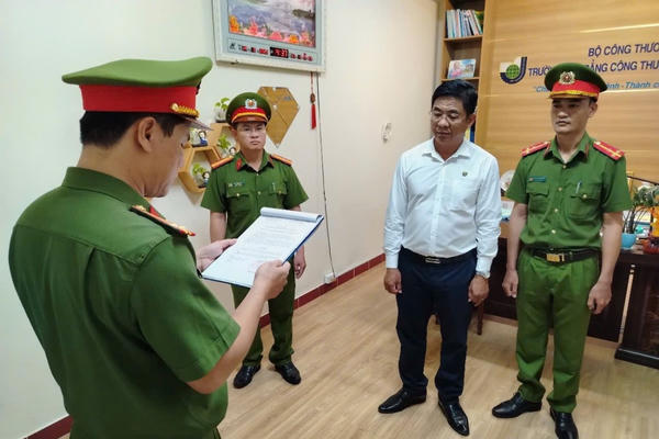 Bắt giam Hiệu trưởng Trường Cao đẳng Công thương Miền Trung do sai phạm tài chính