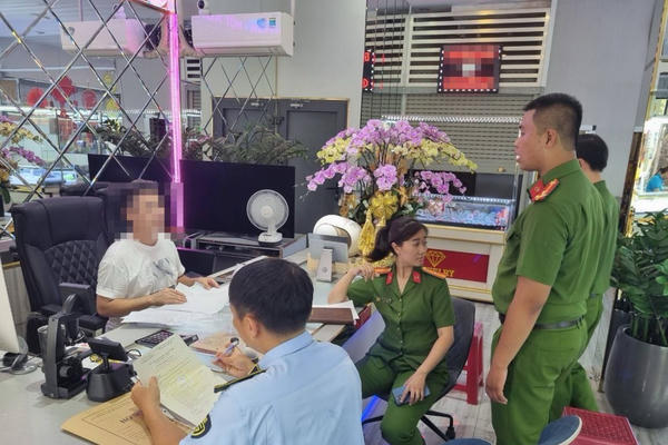 TP.HCM: Phát hiện các doanh nghiệp kinh doanh vàng không rõ nguồn gốc TP.HCM: Phát hiện các doanh nghiệp kinh doanh vàng không rõ nguồn gốc