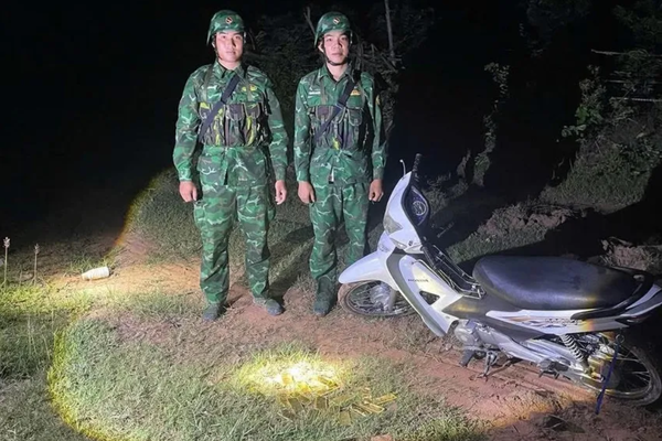 Hai người bỏ trốn, để lại 18kg vàng gần biên giới Tây Ninh