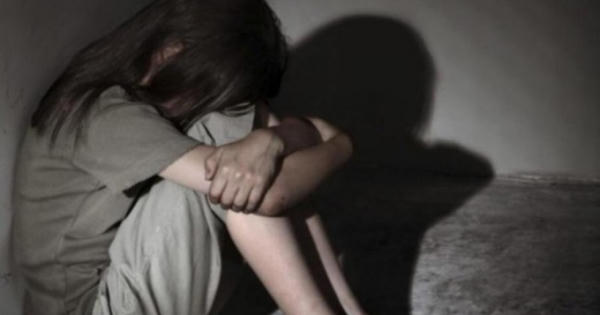 Khởi tố "yêu râu xanh" đưa bé gái say rượu ra vườn hiếp dâm