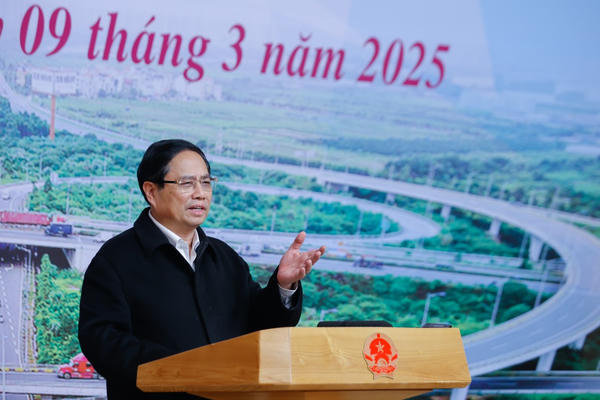 Thủ tướng: Phải lấy đầu tư công dẫn dắt đầu tư tư