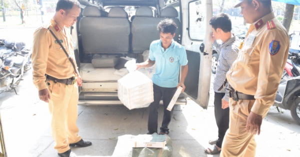 Thừa Thiên Huế: Phát hiện nhiều thuốc lá, bột ngọt, đường “lậu” trên xe khách