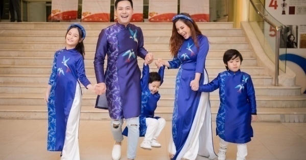 Gia đình MC Phan Anh làm vedette cho BST mới của Hoa hậu Ngọc Hân