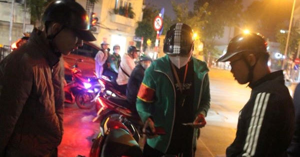 Cùng lực lượng 141 hóa trang xử lý xe máy nẹt pô, chạy tốc độ cao