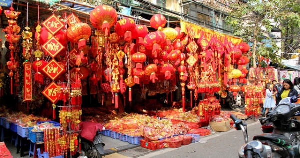 Phố Hàng Mã lung linh ngày áp Tết