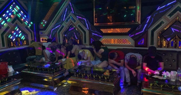 Quảng Bình: Bắt giữ "ổ nhóm" nam nữ sử dụng ma túy trái phép tại phòng karaoke