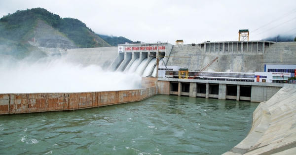 Cấp điện gặp khó, EVN đề nghị sử dụng điện tiết kiệm Cấp điện gặp khó, EVN đề nghị sử dụng điện tiết kiệm