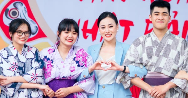 Phương Oanh – “Quỳnh búp bê” khoe vẻ đẹp “thần tiên tỷ tỷ” khi giao lưu với học sinh