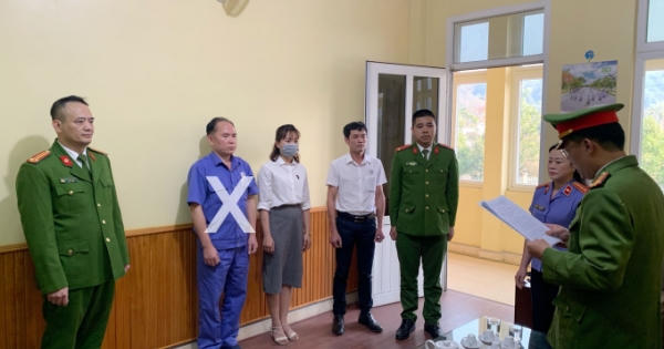 Giám đốc Trung tâm đăng kiểm 26.01D tại Sơn La và 2 thuộc cấp “nhận hối lộ”