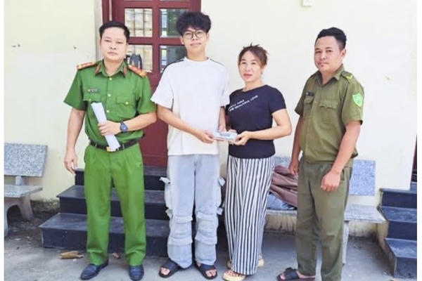 Đồng Nai: Nam sinh nhặt được 37 triệu đồng mang đến công an giao nộp
