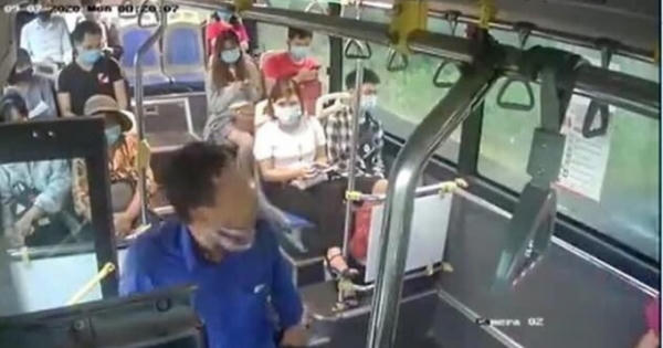 Hà Nội: Xác định danh tính người đàn ông nhổ nước bọt vào nữ phụ xe buýt
