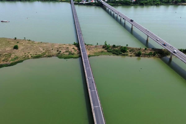 Hai cầu Câu Lâu sửa chữa cùng lúc, ô tô di chuyển thế nào?