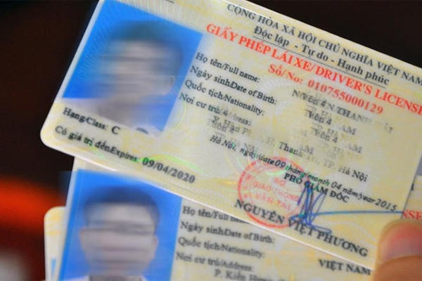 Bằng lái sắp hết hạn nhưng bị tạm giữ, có đổi được không?