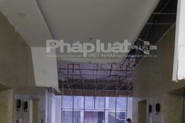 Từng mảng lớn trần thạch cao rơi tại chung cư Hoành Sơn Complex