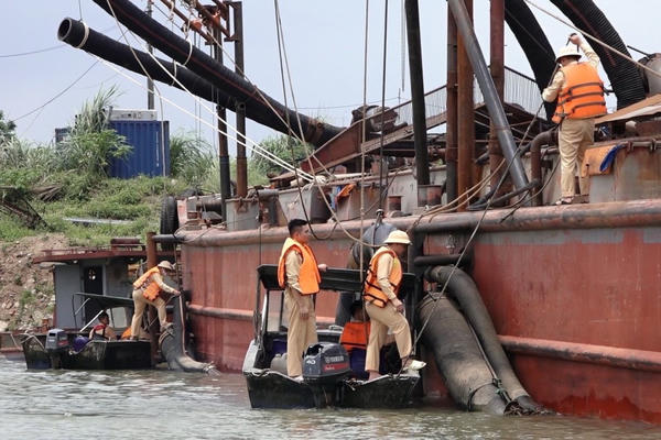 Hà Nội mở cao điểm truy quét "cát tặc" trên sông
