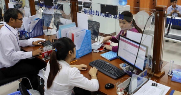 Slide - Điểm tin thị trường: Từ năm 2021, Nhà nước không can thiệp tiền lương doanh nghiệp
