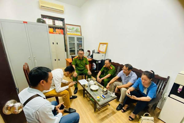 Công an xã Quảng Bị kịp thời hỗ trợ người dân nhận lại 200 triệu đồng chuyển nhầm