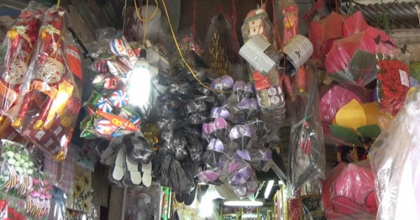 Mua sắm đồ lễ tháng Vu Lan: Cốt ở lòng thành Mua sắm đồ lễ tháng Vu Lan: Cốt ở lòng thành