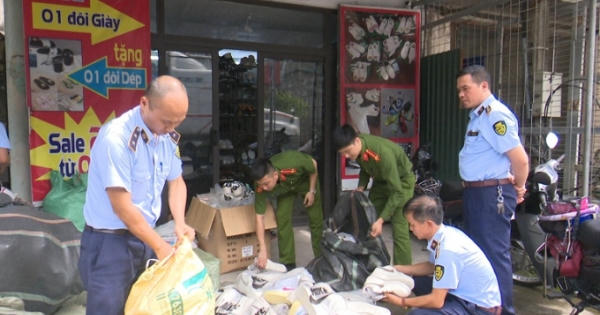 Phát hiện, thu giữ 1250 đôi giày giả nhãn hiệu Nike Phát hiện, thu giữ 1250 đôi giày giả nhãn hiệu Nike