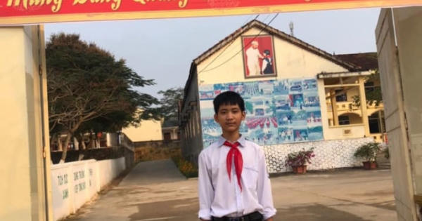 Cậu học trò nghèo nhặt được tiền lập tức nhờ người thông báo để trả lại