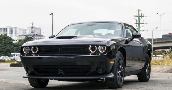 Khám phá "xe cơ bắp" Dodge Challenger GT bản 2021 đầu tiên về Việt Nam