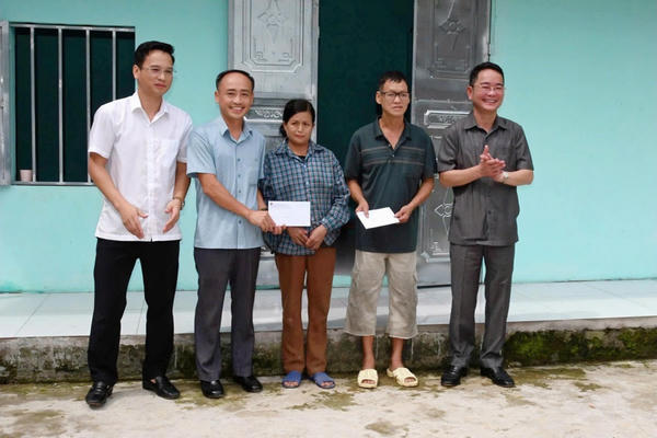 Báo Pháp luật Việt Nam chung tay xây mái ấm tại Phú Thọ