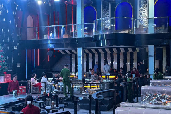 Đắk Lắk: Đột kích quán Bar, bắt quả tang 7 thanh thiếu niên tổ chức sử dụng chất ma túy