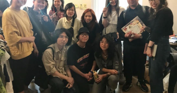 Những người trẻ bán đồ cũ Việt Nam trên đất Pháp