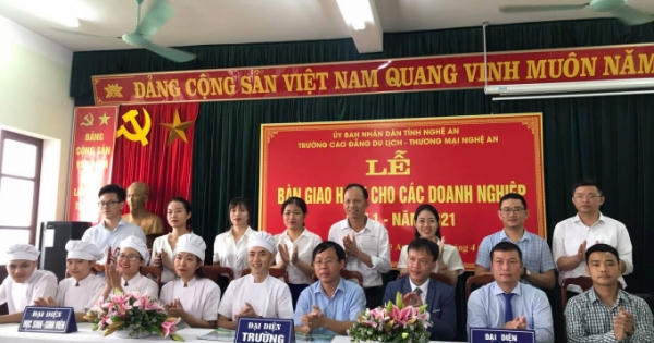 Trường CĐ Du lịch và thương mại Nghệ An bàn giao hơn 200 sinh viên cho các doanh nghiệp