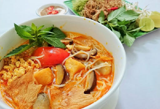 Một công ty tài trợ mua 6 lọ thuốc cho người ngộ độc bún riêu chay