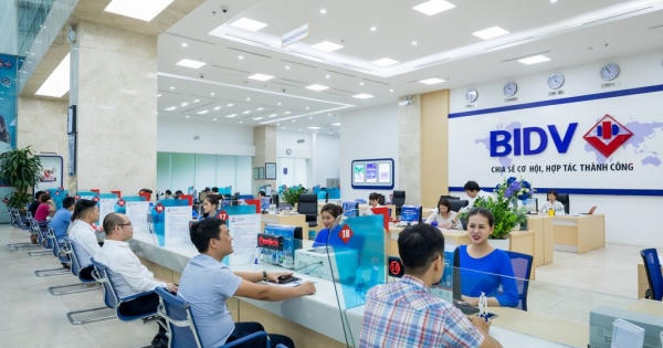 Một ngân hàng ở Bắc Giang thực hiện 5 triệu giao dịch, doanh số 80.000 tỷ đồng qua phương thức thanh toán không dùng tiền mặt Một ngân hàng ở Bắc Giang thực hiện 5 triệu giao dịch, doanh số 80.000 tỷ đồng qua phương thức thanh toán không dùng tiền mặt
