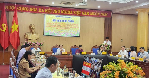 Bắc Kạn triển khai thí điểm chuyển đổi số, quyên góp ủng hộ điện thoại thông minh cho người dân