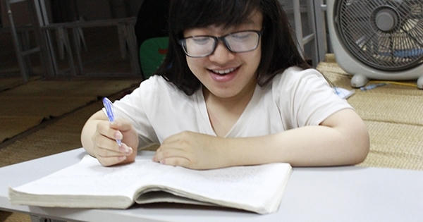 Cảm phục nghị lực của thí sinh bị "xương thủy tinh" mong muốn được vào Đại học Bách Khoa Hà Nội