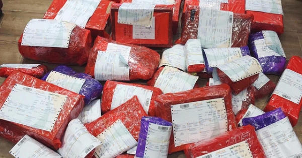 Thu thuế "tiểu thương" trên facebook: Khó như "mò đống rơm"