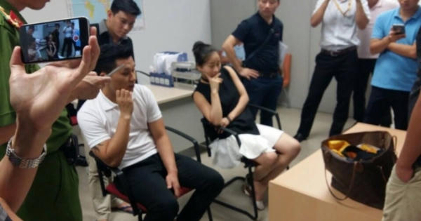 Bắt nữ tiếp viên hàng không vận chuyển lậu 80 cây vàng