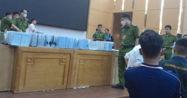Dừng cuộc đấu giá 52 ô đất có bất thường, công an vào cuộc