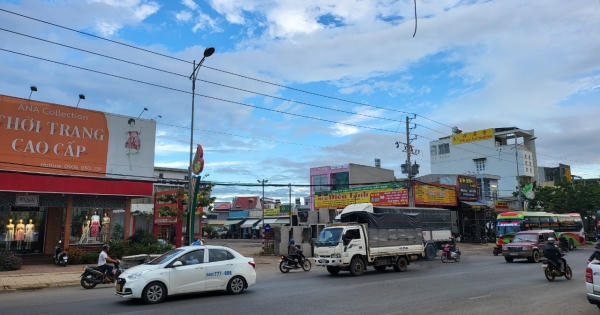 Lâm Đồng: Hàng chục hộ dân kêu cứu vì thông báo thi công rào chắn bến xe Đức Trọng Lâm Đồng: Hàng chục hộ dân kêu cứu vì thông báo thi công rào chắn bến xe Đức Trọng