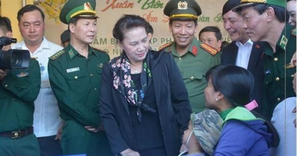 'Xuân biên phòng ấm lòng dân bản' 2020: Chung tay vì một mùa xuân no ấm 'Xuân biên phòng ấm lòng dân bản' 2020: Chung tay vì một mùa xuân no ấm