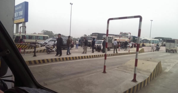 Phú Thọ: Hàng trăm người phản đối cầu Việt Trì mới thu phí quá cao