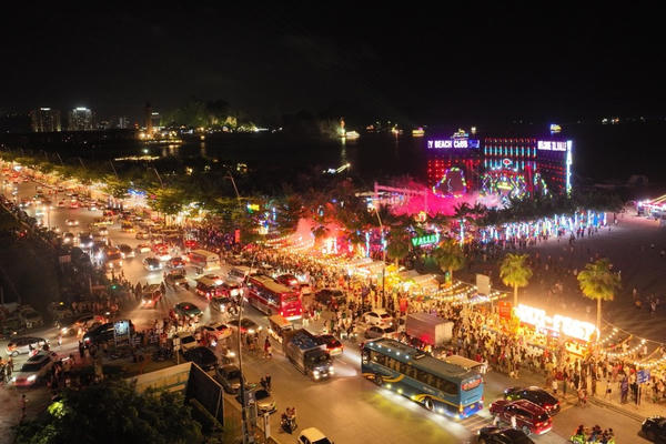 Thành phố Hạ Long có thêm phố đi bộ VuiFest
