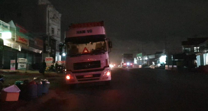 Bình Dương: Xe container cán chết người rồi bỏ chạy trong đêm