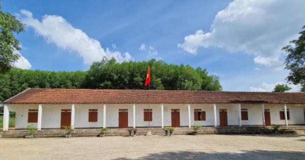 Nghệ An: Trường gần 20 năm tuổi dọa sập, giáo viên vừa dạy vừa lo an toàn tính mạng cho học sinh