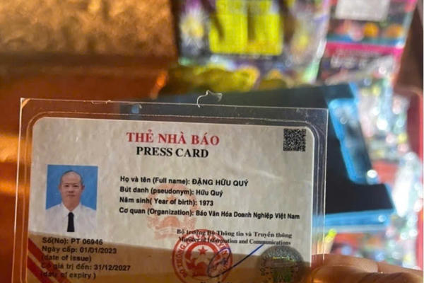 Bị công an phát hiện nghi chở pháo lậu, đối tượng xuất trình thẻ nhà báo giả