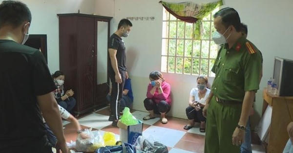 Đắk Lắk: Bắt quả tang nhóm người say sưa sát phạt trong nhà nghỉ
